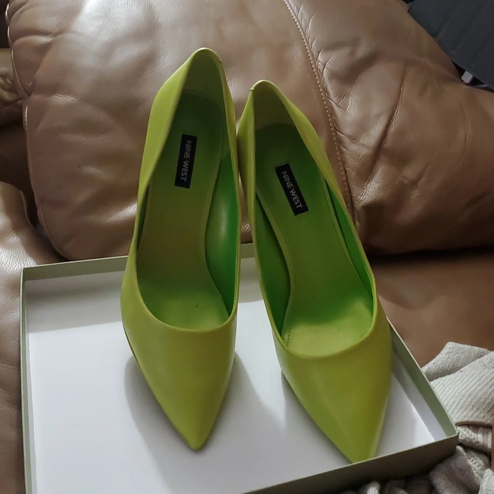 Lime Green 9.5 Nine West Pumps - Picture 5 of 5